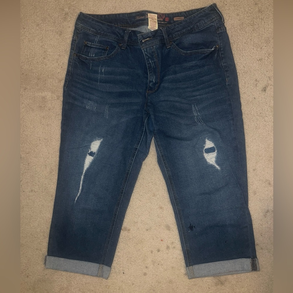Women’s Size 16 Faded Glory Distressed Capri Jeans inseam 19.5 inches